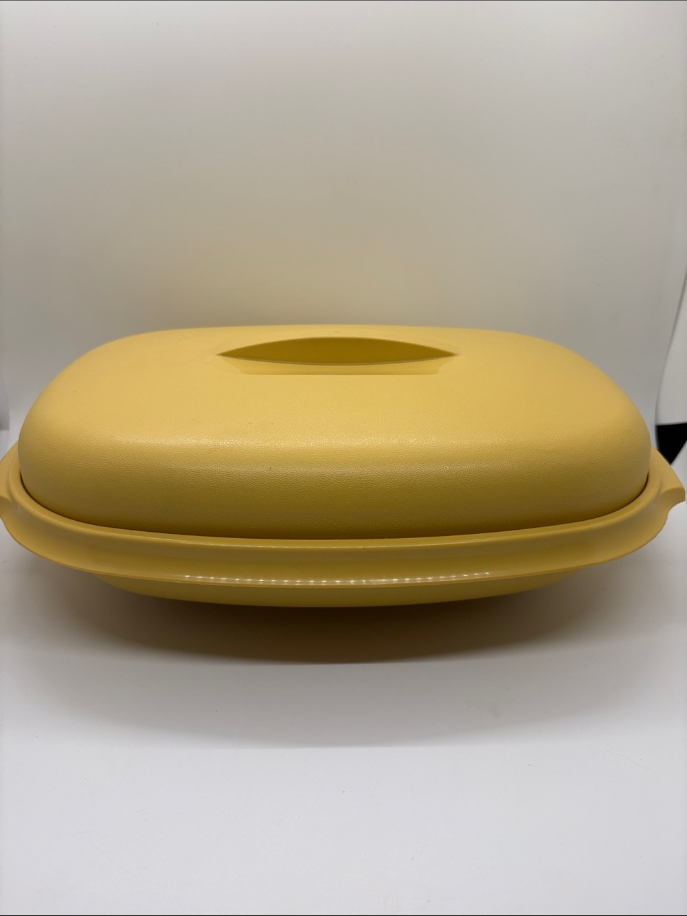 Tupperware Yellow Microwave/Reheating Dish with Lid classic Harvest Gold